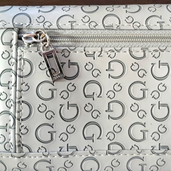 Guess wallet - Picture 3 of 4
